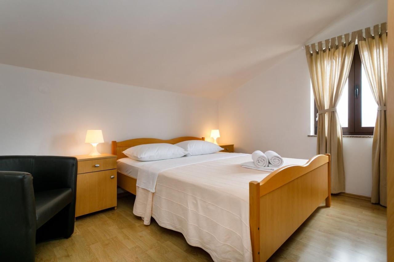 Apartman Sintic Krk Town Buitenkant foto