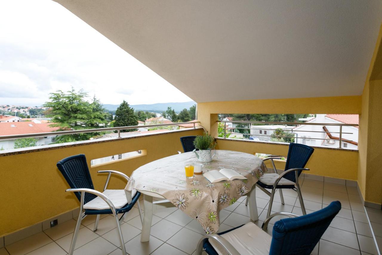 Apartman Sintic Krk Town Buitenkant foto